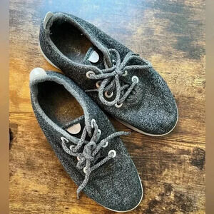 Allbirds woman’s Wool Runner sneakers. Size: 9.